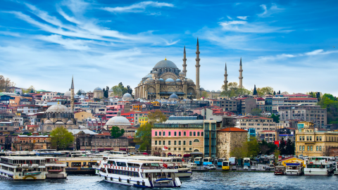 Istanbul is vooral fascinerend door haar ligging op de grens tussen Azië en Europa.